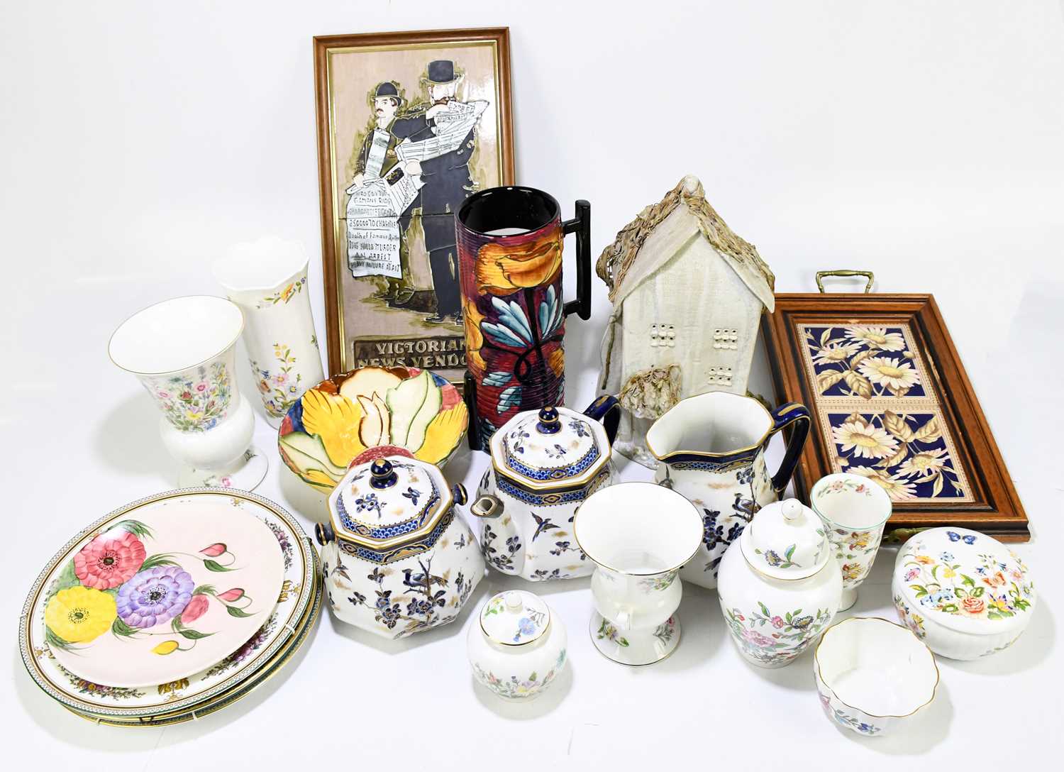 Lot 530 - A collection of late 19th century and later ceramics