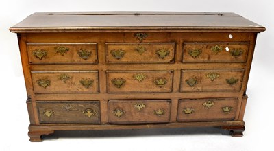 Lot 20 - A Georgian oak mule chest with lift-up top and...