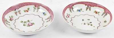 Lot 581 - A pair of Chinese Export dishes, diameter 13cm.