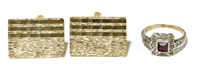 Lot 336 - A pair of 9ct yellow gold cufflinks with large...