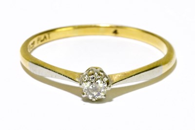 Lot 126 - An 18ct yellow gold platinum tipped single...