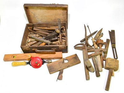 Lot 1051 - A small quantity of woodworking tools, to...