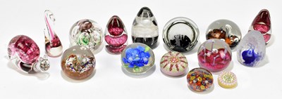 Lot 383 - A collection of assorted paperweights