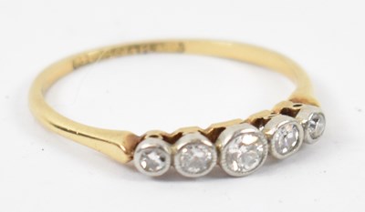 Lot 870 - An 18ct yellow gold and platinum engagement...
