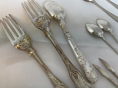 Lot 474 - A mixed collection of hallmarked silver...