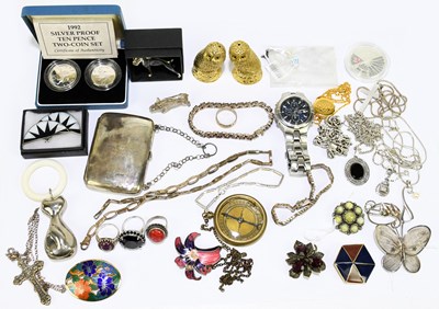 Lot 1478 - A collection of assorted costume jewellery to...