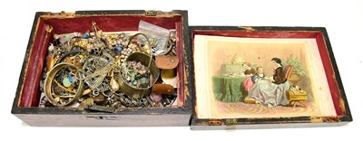 Lot 1473 - A small collection of costume jewellery to...