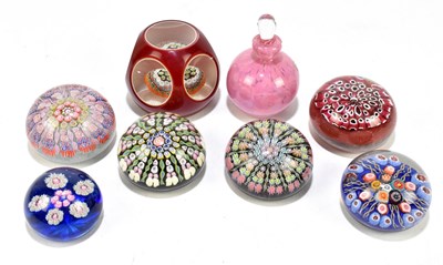 Lot 352 - MURANO; a contemporary faceted glass paperweight