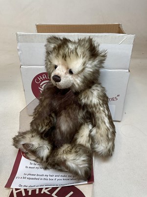 Lot 121 - A collection of teddy bears and collectors'...
