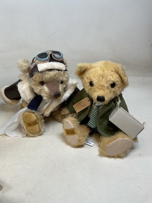 Lot 121 - A collection of teddy bears and collectors'...
