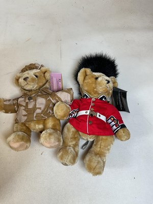 Lot 121 - A collection of teddy bears and collectors'...