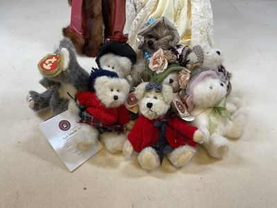 Lot 121 - A collection of teddy bears and collectors'...