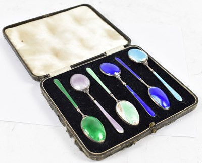Lot 828 - DEAKIN & FRANCIS; a cased set of six George V...