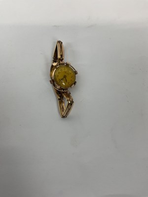 Lot 946 - A 9ct Accurist watch head mounted in yellow...