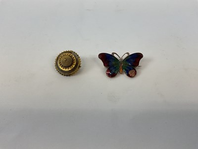 Lot 938 - A Victorian style yellow metal target brooch,...