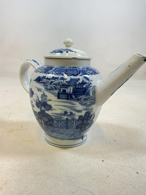 Lot 276 - A circa 1800 Chinese Export blue and white...