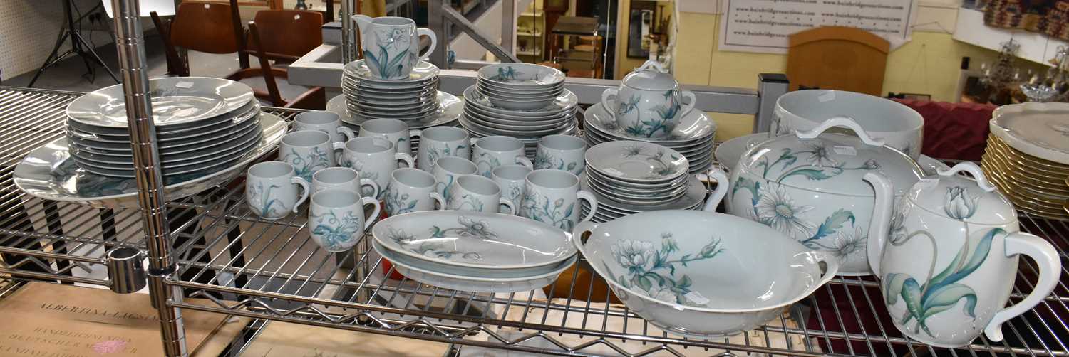Lot 456 HAVILAND LIMOGES; a large quantity