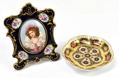 Lot 555 - ROYAL CROWN DERBY; a pin dish decorated in the 1128 pattern