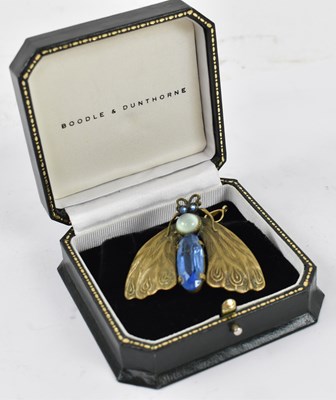 Lot 916 - A decorative brooch in the form of a butterfly,...