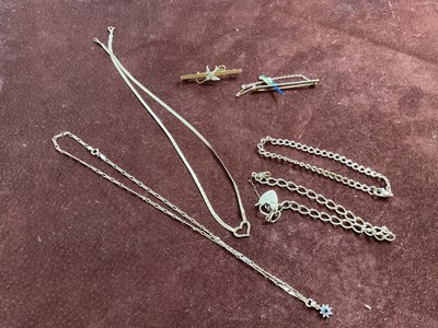 Lot 582 - Two 9ct yellow gold necklaces, two 9ct gold...