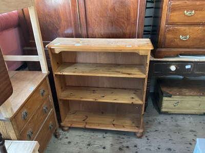 Lot 51 - An early 20th century oak chest of three...