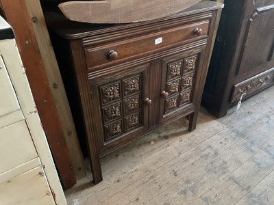 Lot 91 - A reproduction oak sideboard with single...