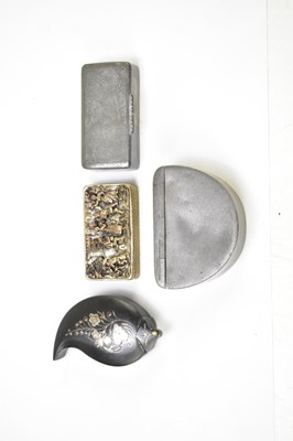 Lot 22 - A 19th century pewter snuff box of curved form