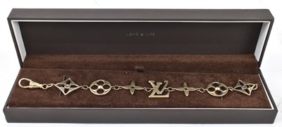 Lot 846 - IN THE STYLE OF LOUIS VUITTON; a 9ct gold...