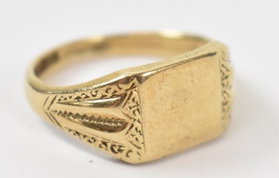 Lot 896 - A 9ct yellow gold gents ring, size V, approx 7g.