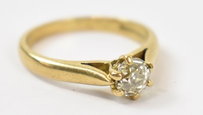 Lot 861 - A 18ct yellow gold solitaire ring, size K,...