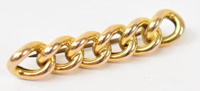 Lot 880 - A 15ct yellow gold brooch modelled as a chain,...