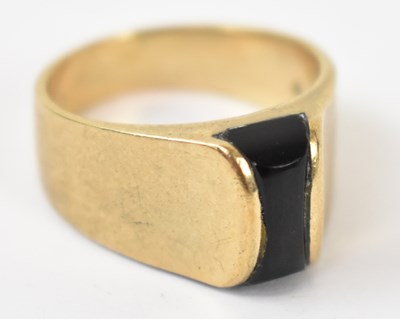 Lot 907 - A 9ct yellow gold ring set with black stone,...