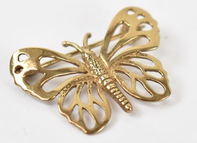 Lot 931 - A 9ct yellow gold brooch modelled as a...