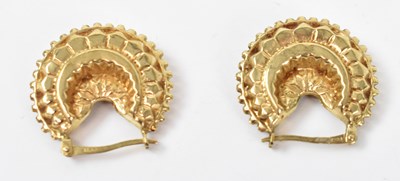 Lot 922 - A pair of 9ct yellow gold earrings, approx 3.5.