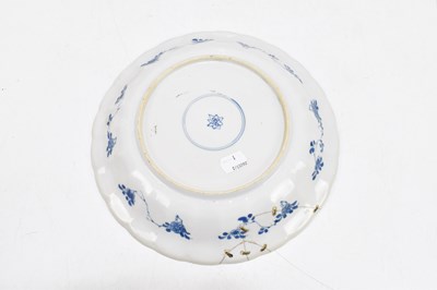 Lot 664 - An 18th century Chinese blue and white Kanxi porcelain bowl