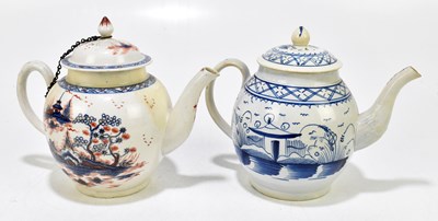 Lot 586 - An 18th century porcelain teapot and cover