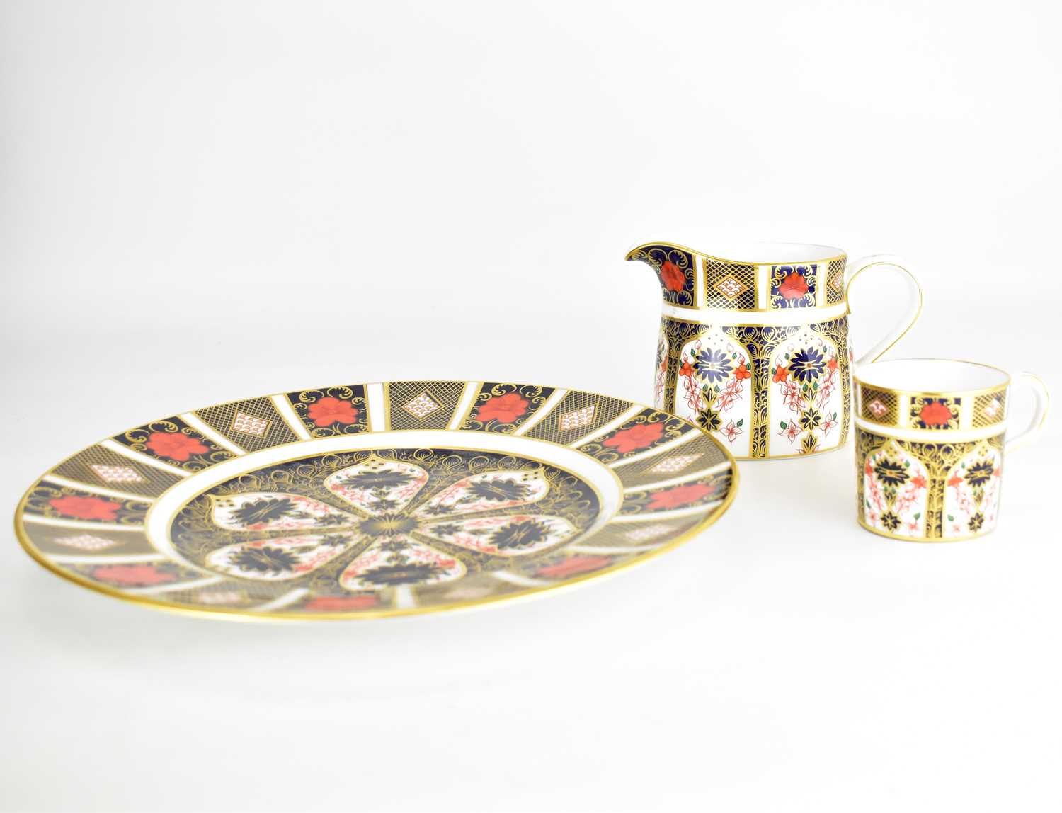 Lot 533 - ROYAL CROWN DERBY; three items of 1128 pattern...