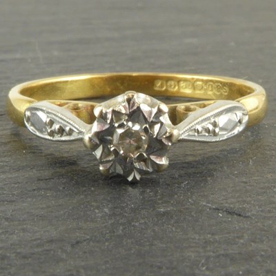 Lot 1142 - An 18ct gold illusion set ring with tiny...