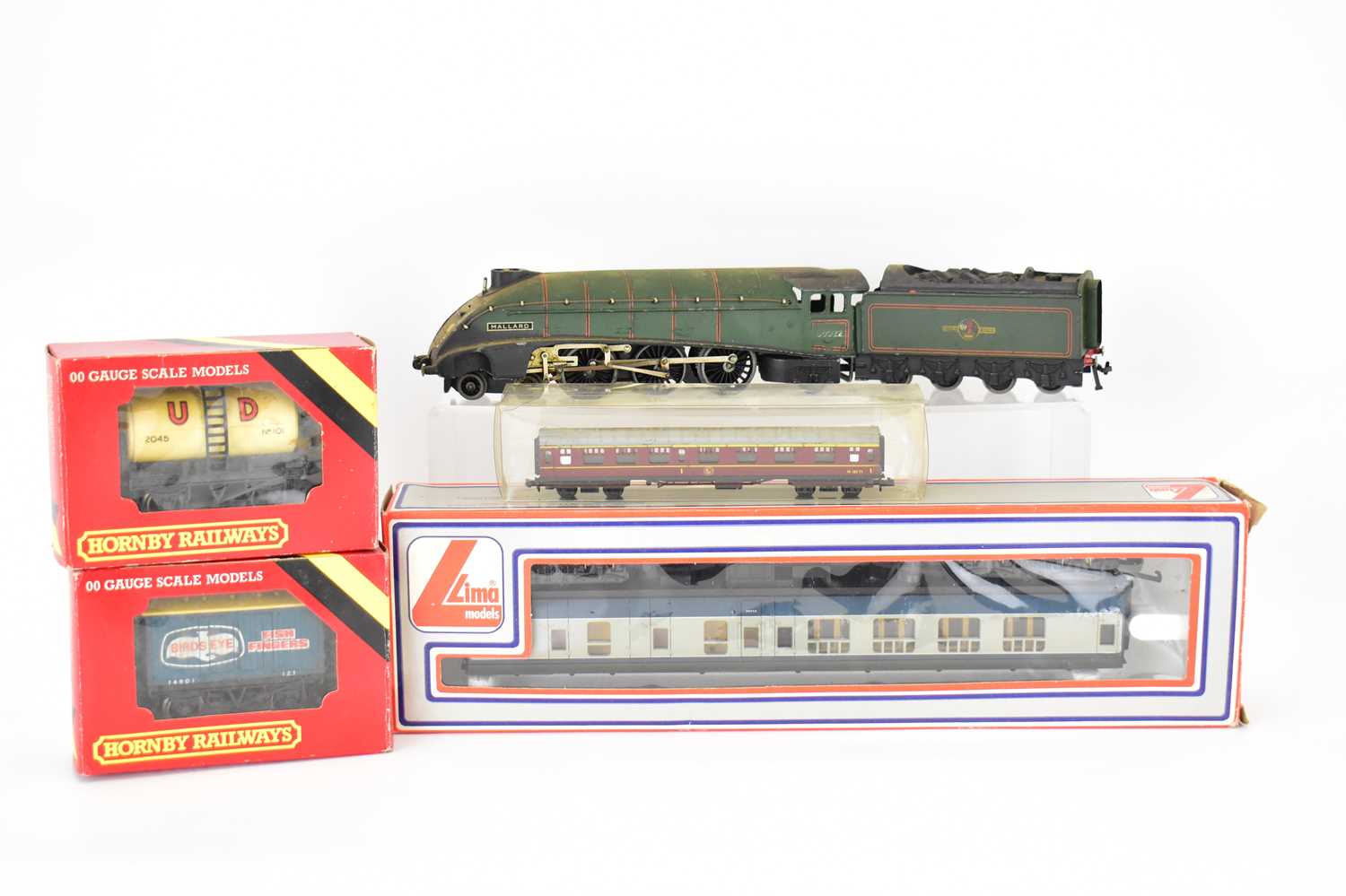 Lot 387 - HORNBY; Dublo Mallard and tender, unboxed, two...