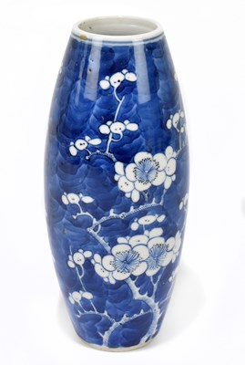 Lot 633 - An early 20th century Chinese blue and white porcelain ovoid vase