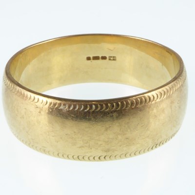 Lot 1045 - A 9ct gold wide band ring with beaded edge,...