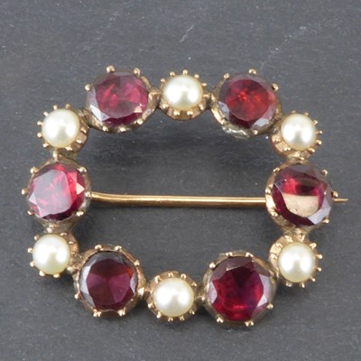 Lot 1207 - A Victorian yellow metal circular brooch with...