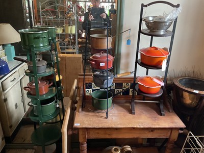 Lot 426 - A collection of predominantly kitchenalia to...