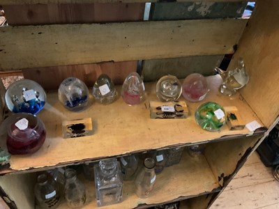 Lot 438 - A collection of assorted glass and ceramics to...