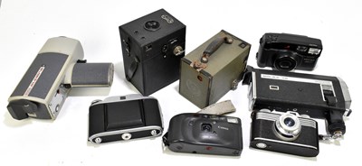 Lot 217 - A small collection of vintage cameras