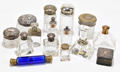 Lot 76 - A collection of fourteen 19th century and later toilet jars, boxes, scent bottles