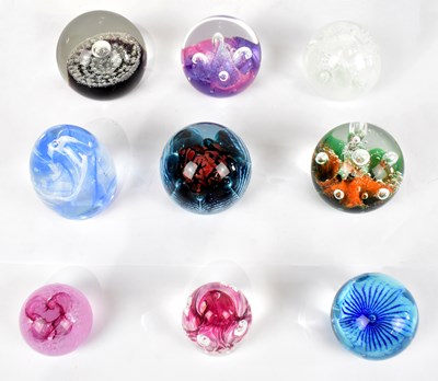 Lot 512 - Nine modern paperweights to include Caithness...