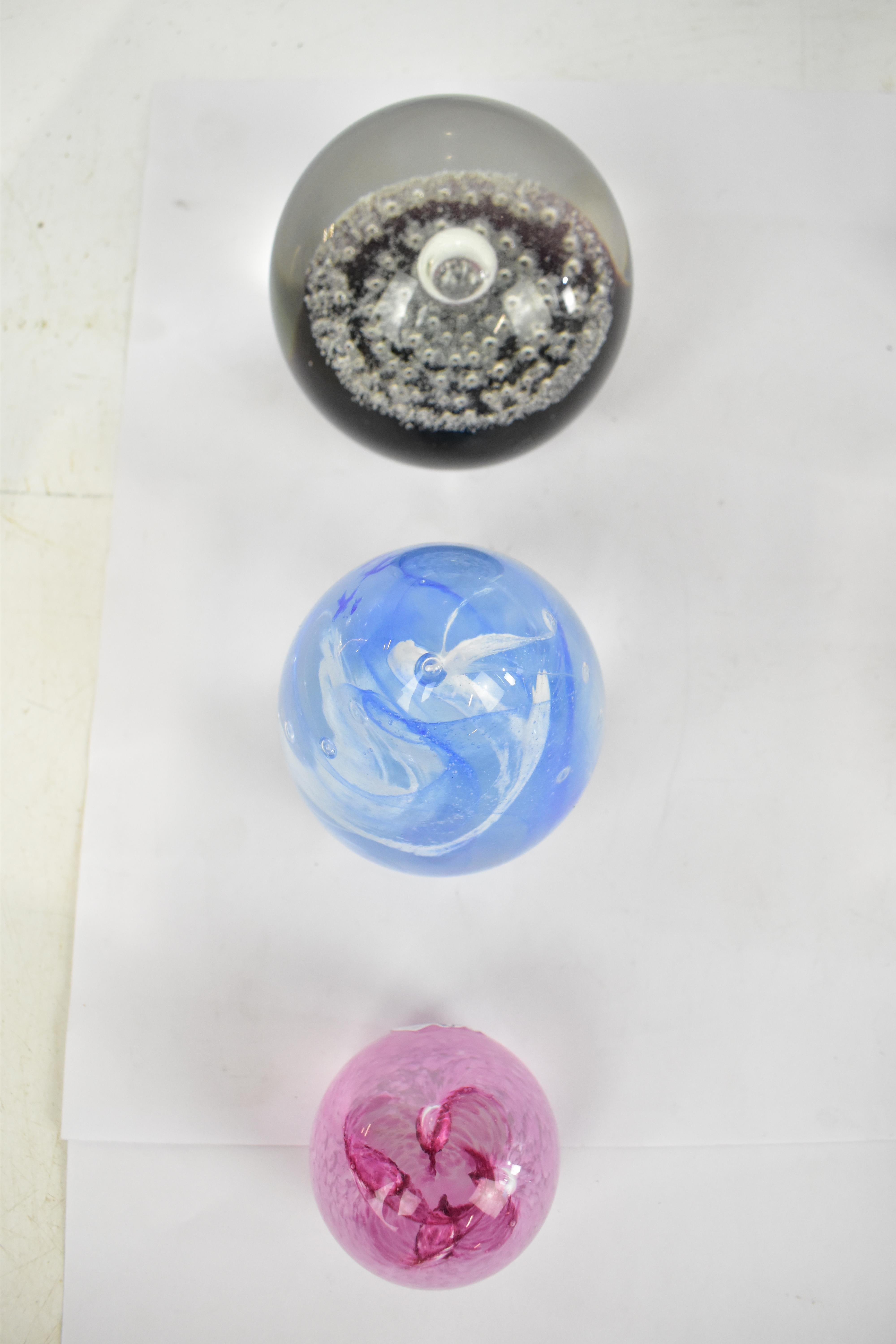 Lot 512 - Nine modern paperweights to include