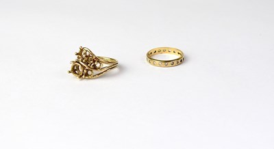 Lot 1095 - Two 9ct yellow gold rings, combined approx....