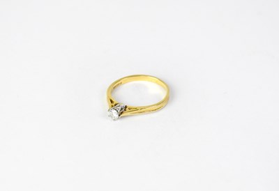 Lot 1088 - An 18ct yellow gold diamond solitaire ring,...